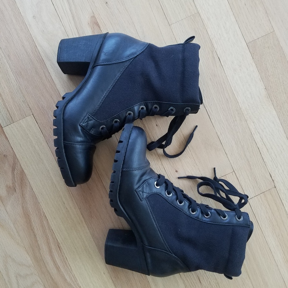 Like new lace up combat boots block chunky heel